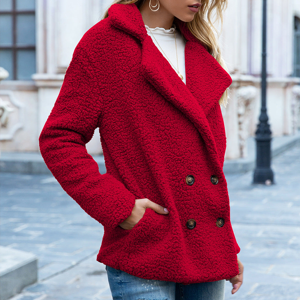 Manteau fluffy ample rouge pour femme avec col à revers et boutons, idéal pour l’hiver